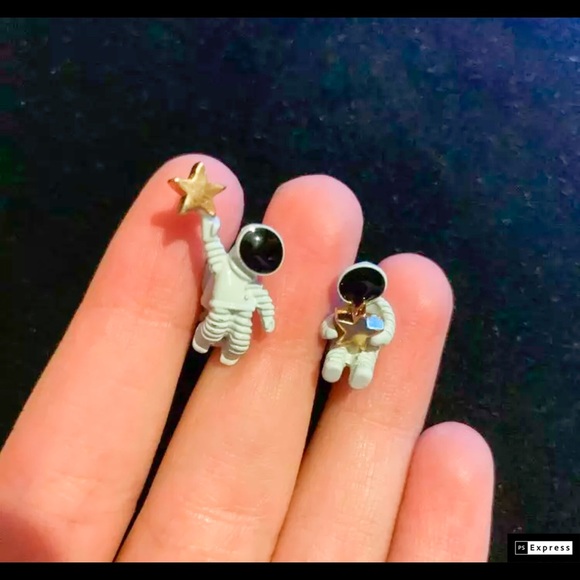 🆕 Astronaut Moon & Star Clip On Earrings - Picture 4 of 7